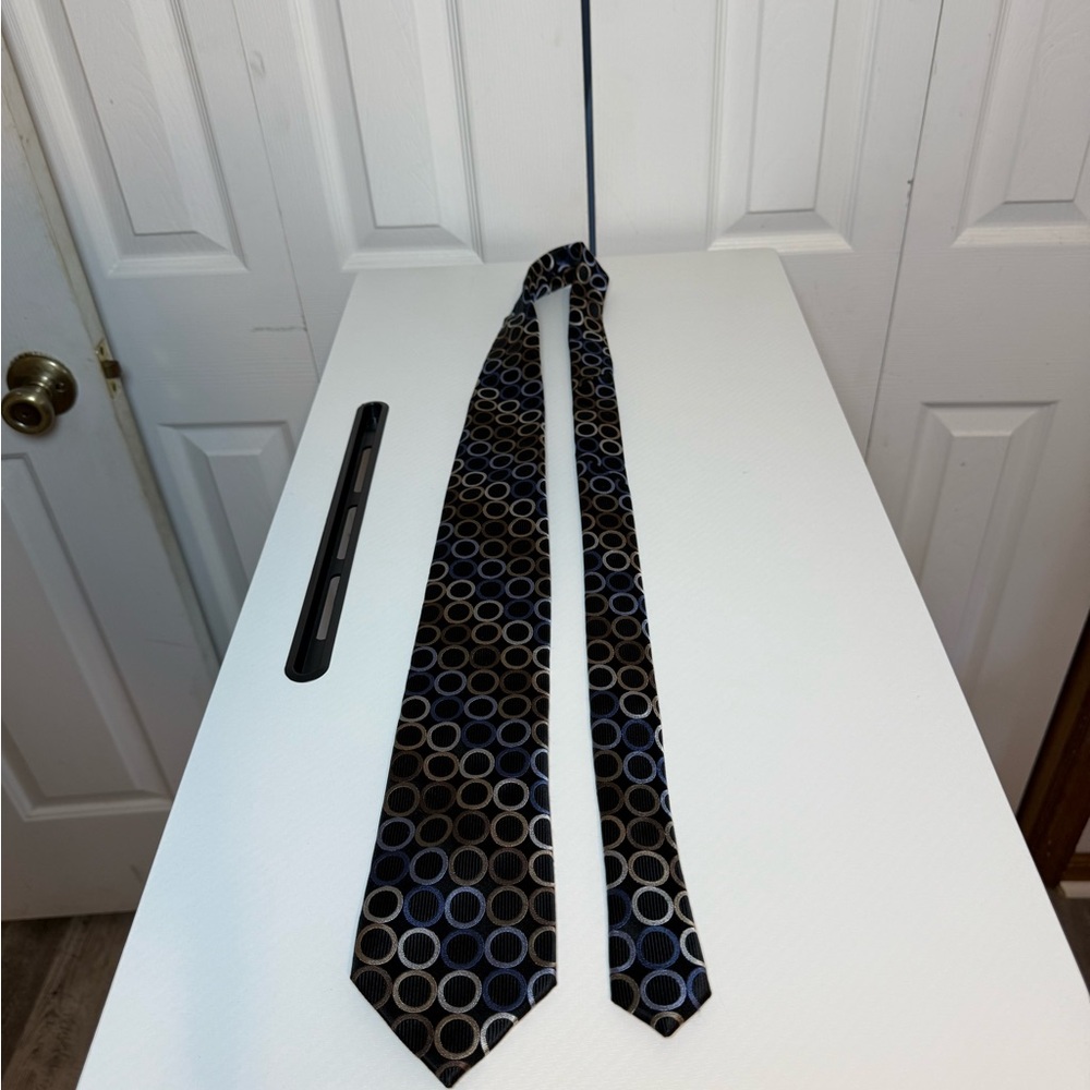 Michael Kors‎ Black and Blue Circle Pattern Tie